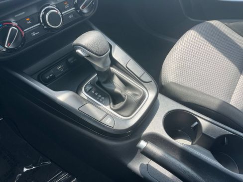 Used 2025 Kia Soul LX w/ LX Technology Package FWD image 39