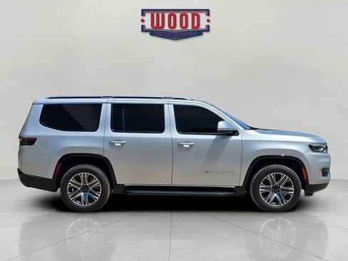Used 2022 Jeep Wagoneer Series II w/ Premium Group I AWD/4WD image 2