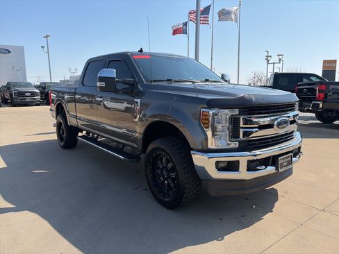 Used 2019 Ford F250 XLT w/ XLT Premium Package image 7