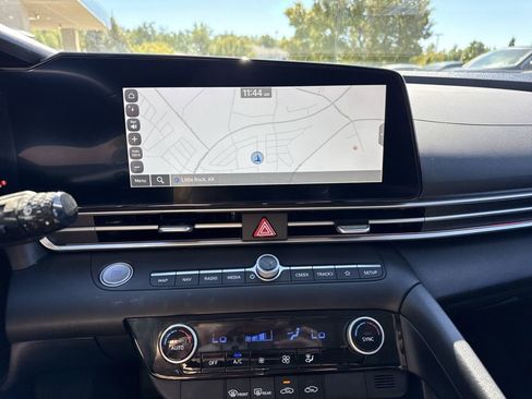 Used 2024 Hyundai Elantra SEL image 29