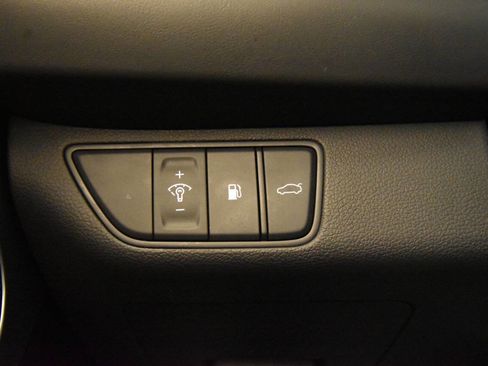 Used 2022 Genesis G70 2.0T w/ Prestige Package image 30