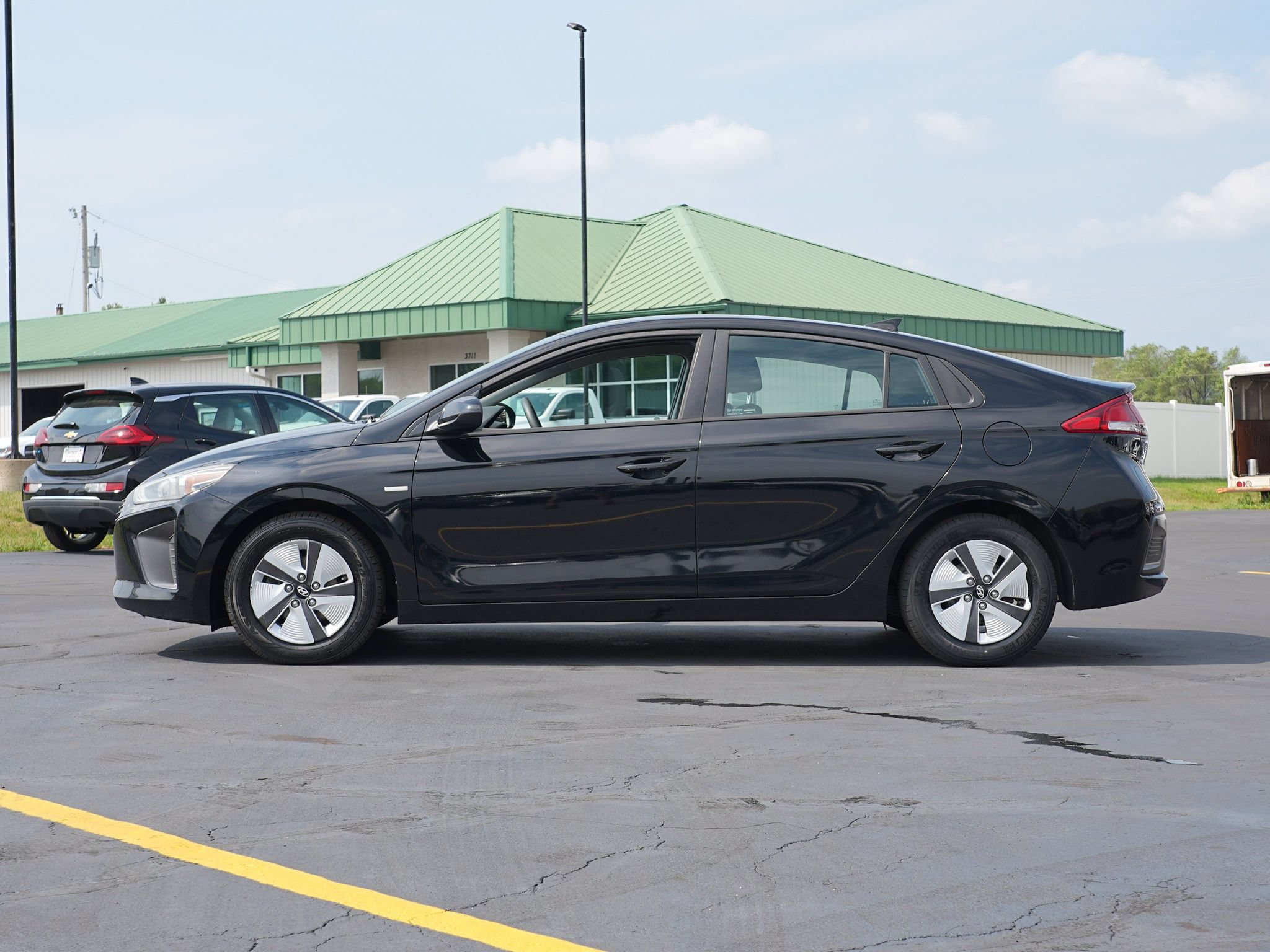 Used 2018 Hyundai Ioniq Blue FWD image 7