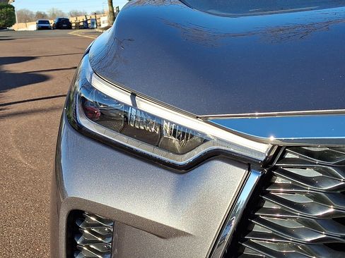 Certified 2025 INFINITI QX60 Luxe image 9