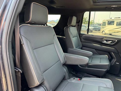 Used 2024 GMC Yukon XL SLT image 30