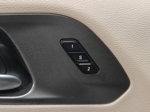 Used 2024 Chrysler Pacifica Touring-L image 52