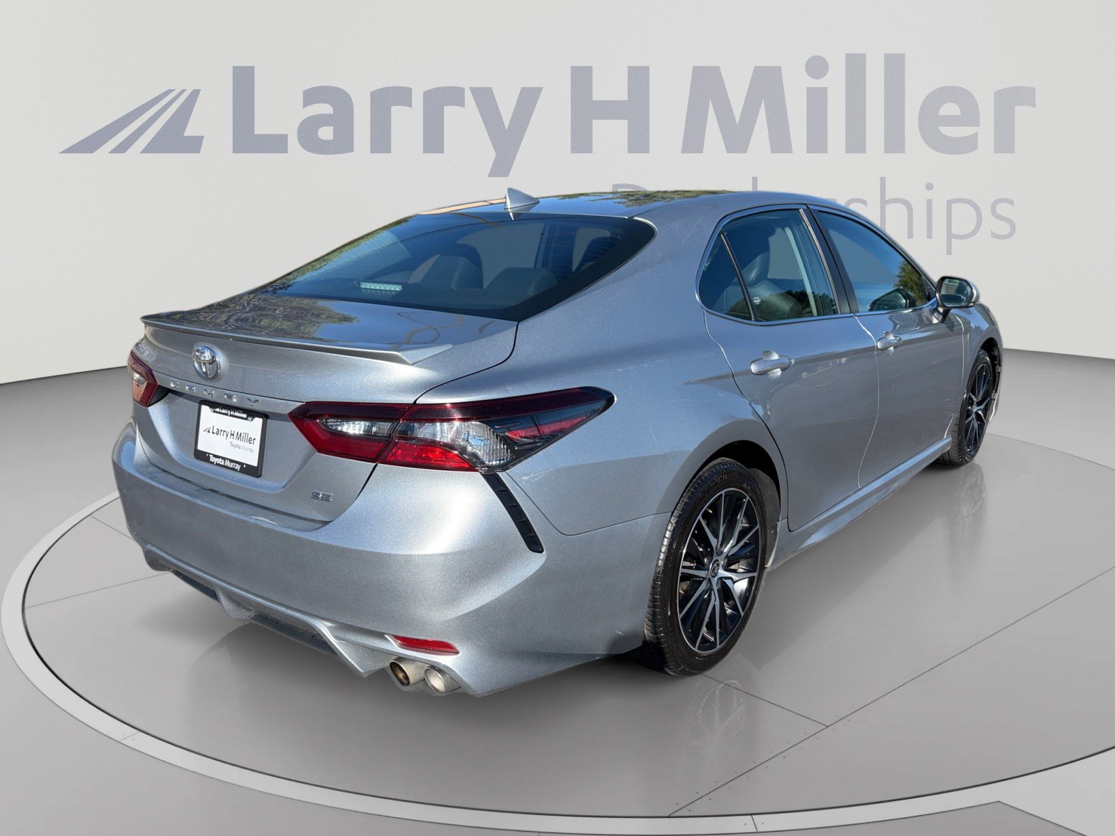 Used 2024 Toyota Camry SE FWD image 5