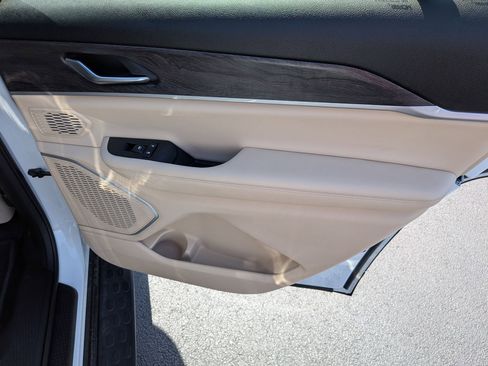 Used 2023 Jeep Grand Cherokee L Limited w/ Black Appearance Package image 30