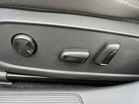 Used 2025 Volkswagen Jetta SE image 23