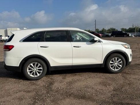 Used 2018 Kia Sorento FWD image 7