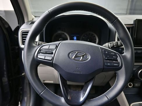 Used 2022 Hyundai Venue Limited FWD image 23