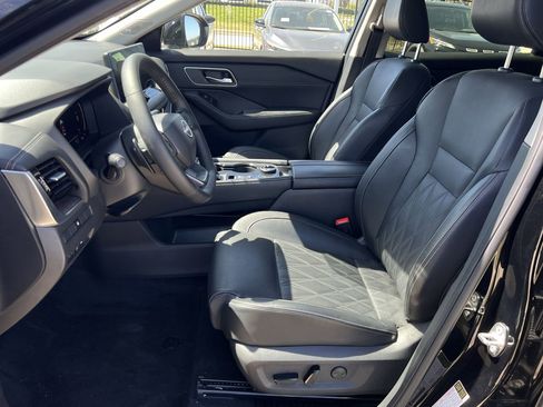 Certified 2025 Nissan Rogue Platinum image 10