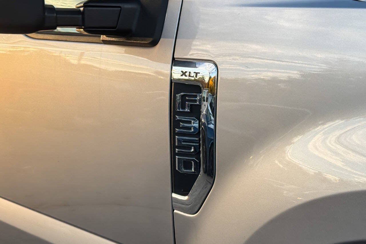 Used 2020 Ford F350 XLT w/ XLT Premium Package AWD/4WD image 11