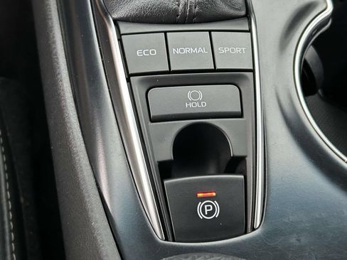 Used 2018 Toyota Camry XSE FWD image 27