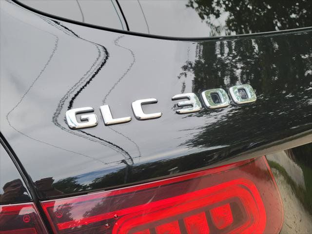 Used 2022 Mercedes-Benz GLC 300 4MATIC w/ Premium Package Lite image 9