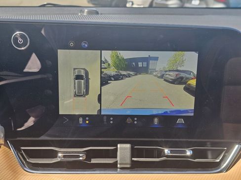 New 2025 Chevrolet Equinox ACTIV w/ Safety and Technology Package image 15