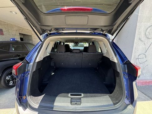 Used 2023 Nissan Rogue SV FWD image 32