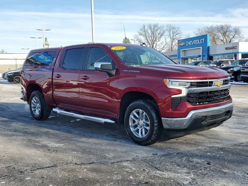 Used 2022 Chevrolet Silverado 1500 LT w/ Leather Package image 2