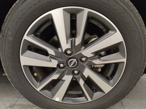 Used 2025 Nissan Versa SV FWD image 31