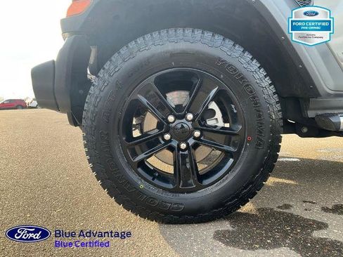 Used 2023 Jeep Wrangler Sport image 28