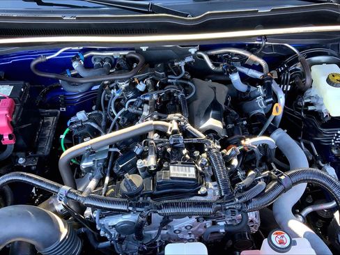 Used 2025 Toyota Tacoma SR5 image 33