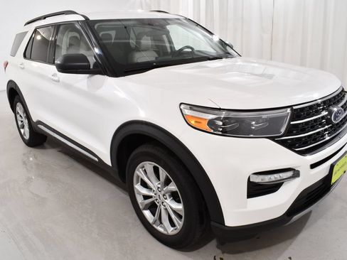 Used 2023 Ford Explorer XLT w/ Equipment Group 202A AWD/4WD image 5