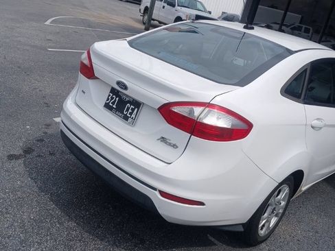 Used 2016 Ford Fiesta SE FWD image 3