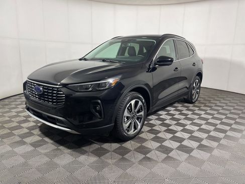 Used 2024 Ford Escape Platinum image 4