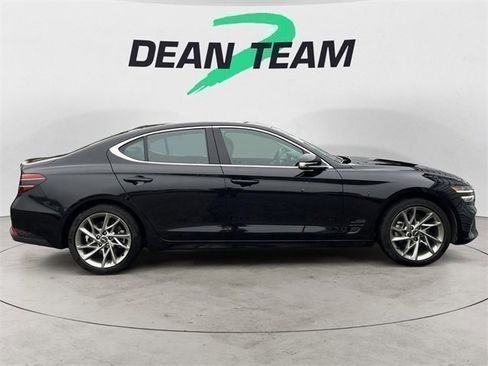Used 2022 Genesis G70 2.0T image 9