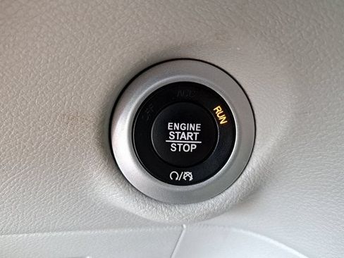Used 2023 Chrysler Pacifica Touring-L FWD image 14