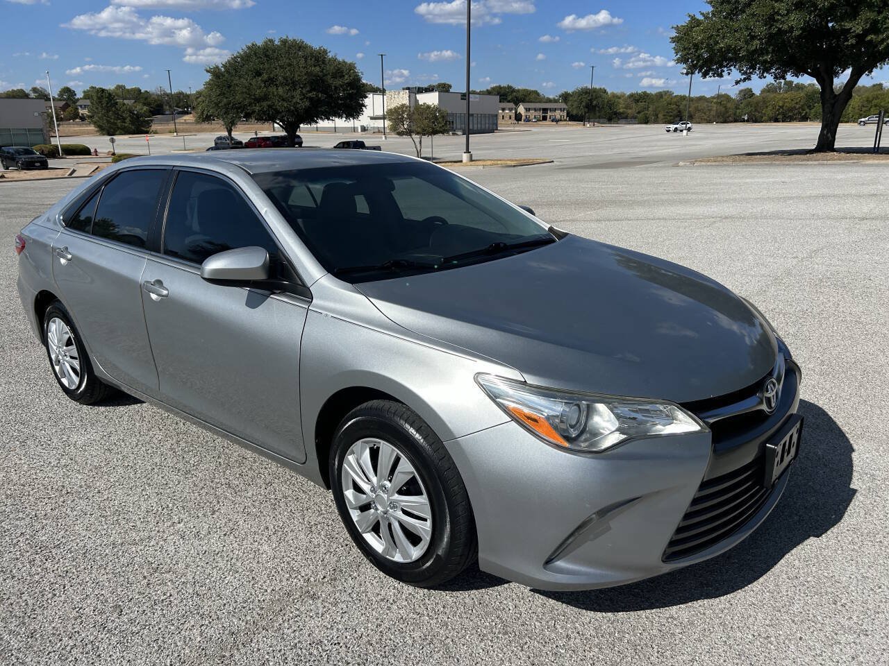 Used 2017 Toyota Camry LE FWD image 3