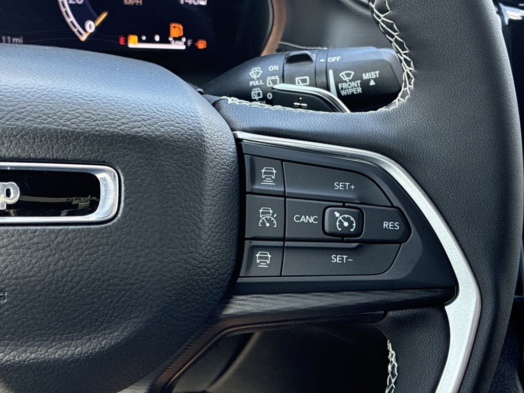New 2025 Jeep Grand Cherokee Laredo X w/ Luxury Tech Group I RWD image 40