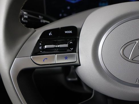 Used 2025 Hyundai Elantra SEL FWD image 8