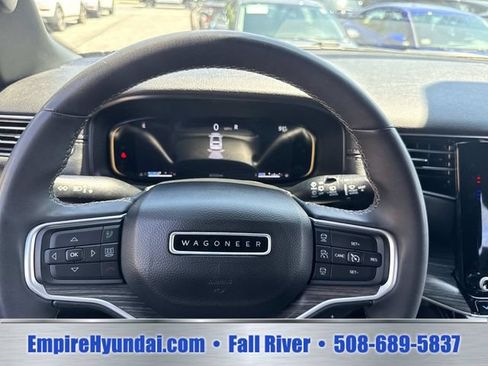 Used 2024 Jeep Wagoneer L Series II w/ Flexible Seating Group AWD/4WD image 28