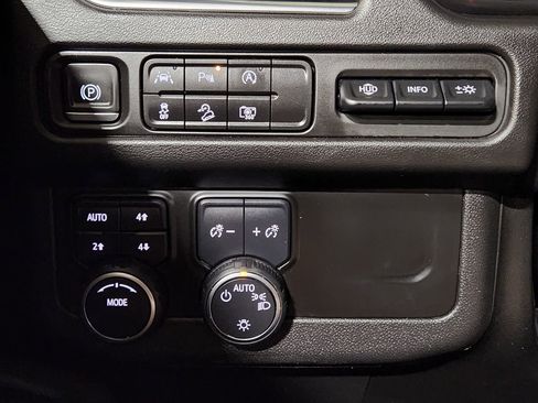 Used 2023 Chevrolet Suburban High Country image 43