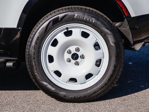 New 2026 Land Rover Defender 110 X-Dynamic SE image 8