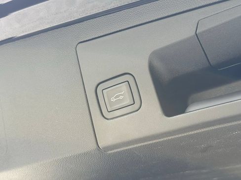 Certified 2025 Cadillac XT5 Premium Luxury w/ LPO, Floor Liner Package AWD/4WD image 18