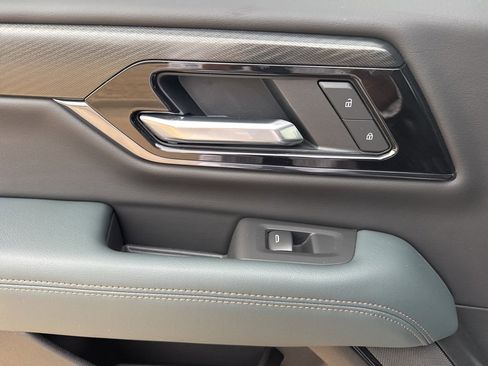 Used 2025 GMC Yukon XL AT4 w/ AT4 Premium Plus Package image 33