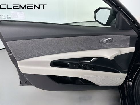 Used 2024 Hyundai Elantra Limited image 29