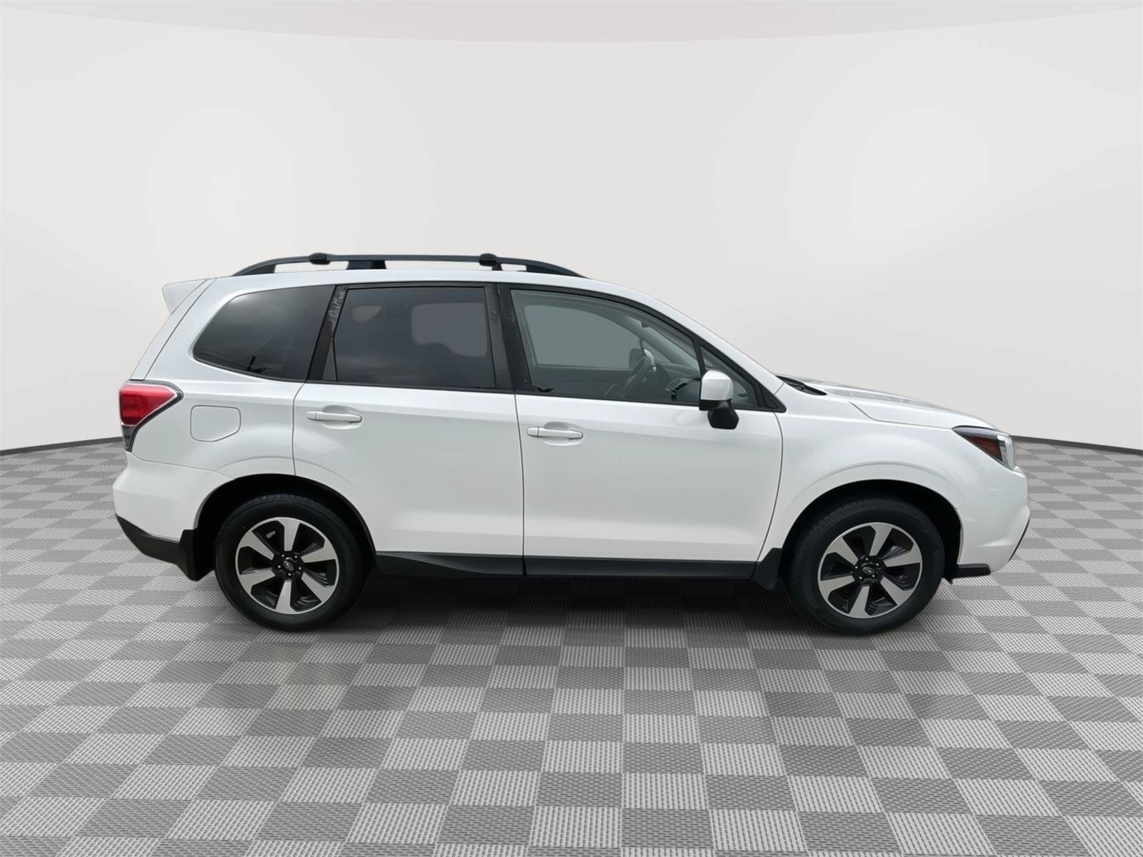 Used 2017 Subaru Forester 2.5i Premium AWD/4WD image 16