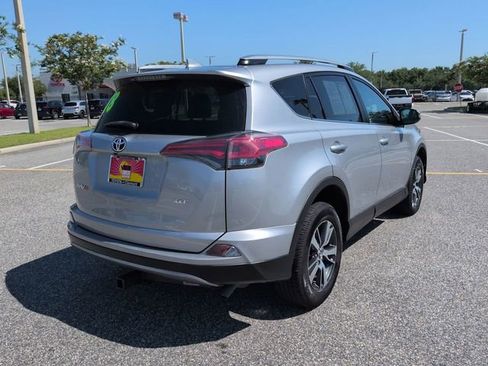 Used 2018 Toyota RAV4 XLE FWD image 4