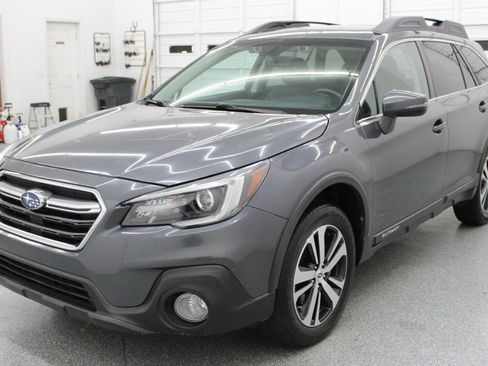 Used 2018 Subaru Outback 3.6R Limited AWD/4WD image 3