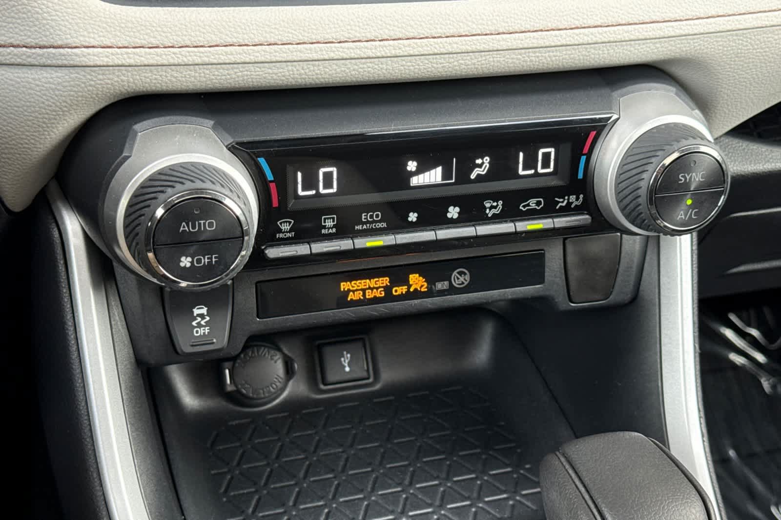 Used 2020 Toyota RAV4 XLE w/ Convenience Package AWD/4WD image 21