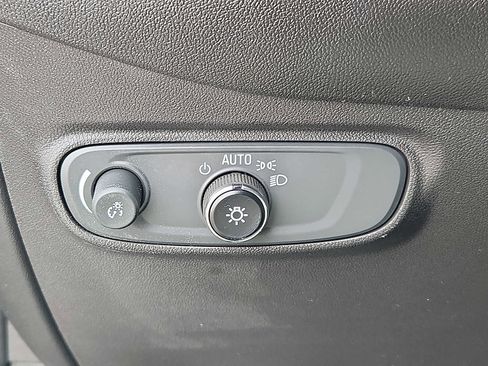 Used 2023 Chevrolet Equinox LT image 22