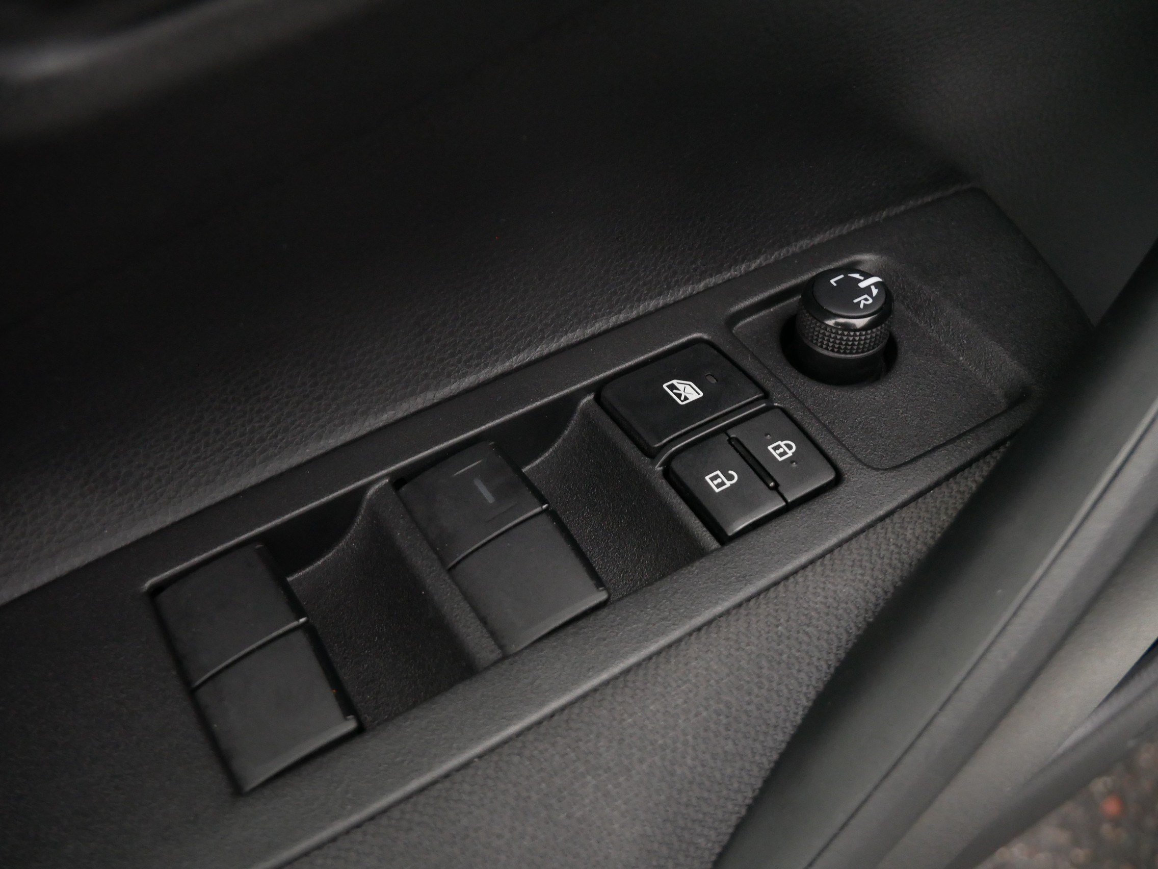 Used 2021 Toyota Corolla LE FWD image 19