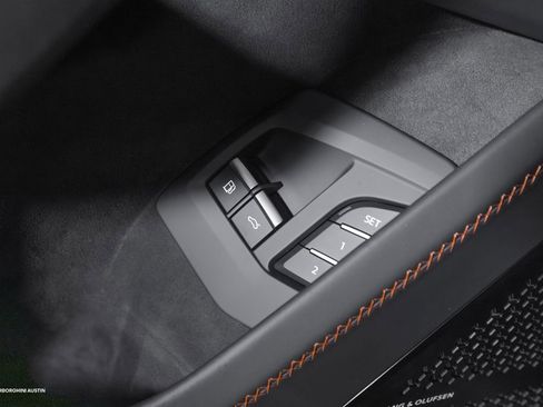 Used 2025 Lamborghini Urus SE image 21