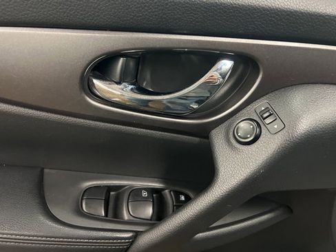 Used 2016 Nissan Rogue SV AWD/4WD image 21