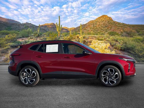 Used 2024 Chevrolet Trax RS FWD image 3