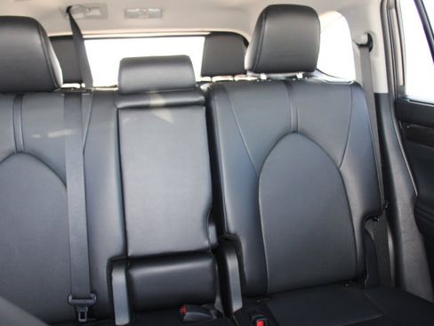 Used 2024 Toyota Highlander Limited image 24