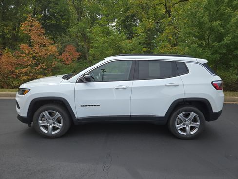 Used 2024 Jeep Compass Latitude image 5