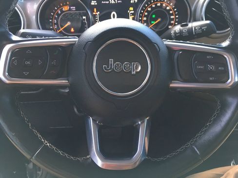 Used 2020 Jeep Wrangler Unlimited Sahara w/ Uconnect 4C Nav & Sound Group AWD/4WD image 15